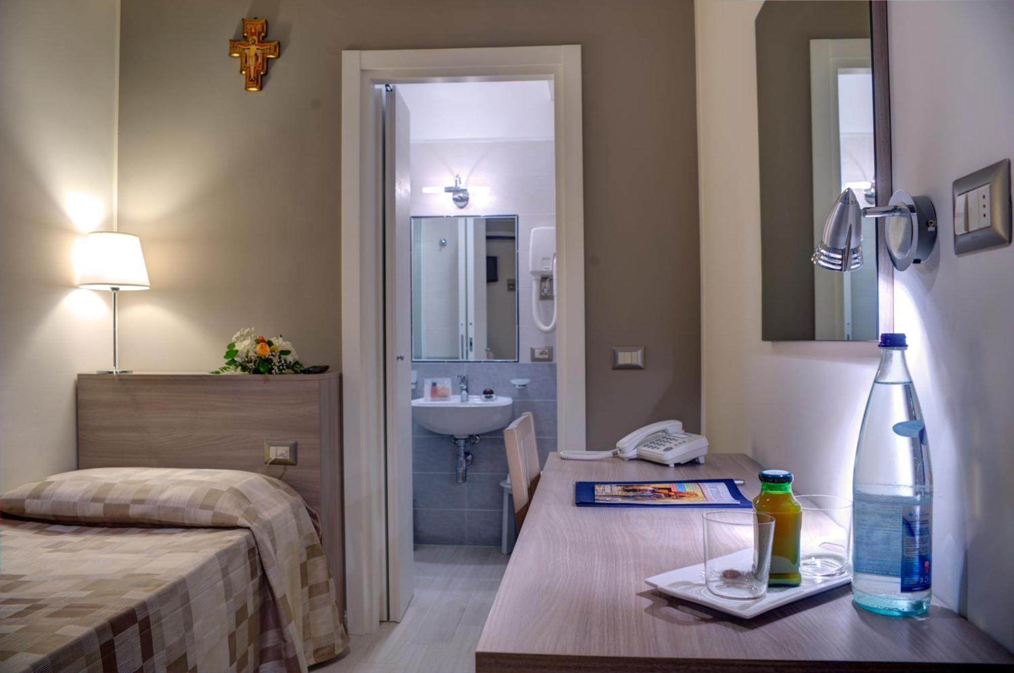 Hotel Domus Pacis Assisi Exterior foto